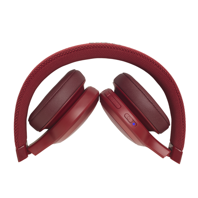 JBL LIVE 400BT - Red - Your Sound, Unplugged - Detailshot 3 image number null
